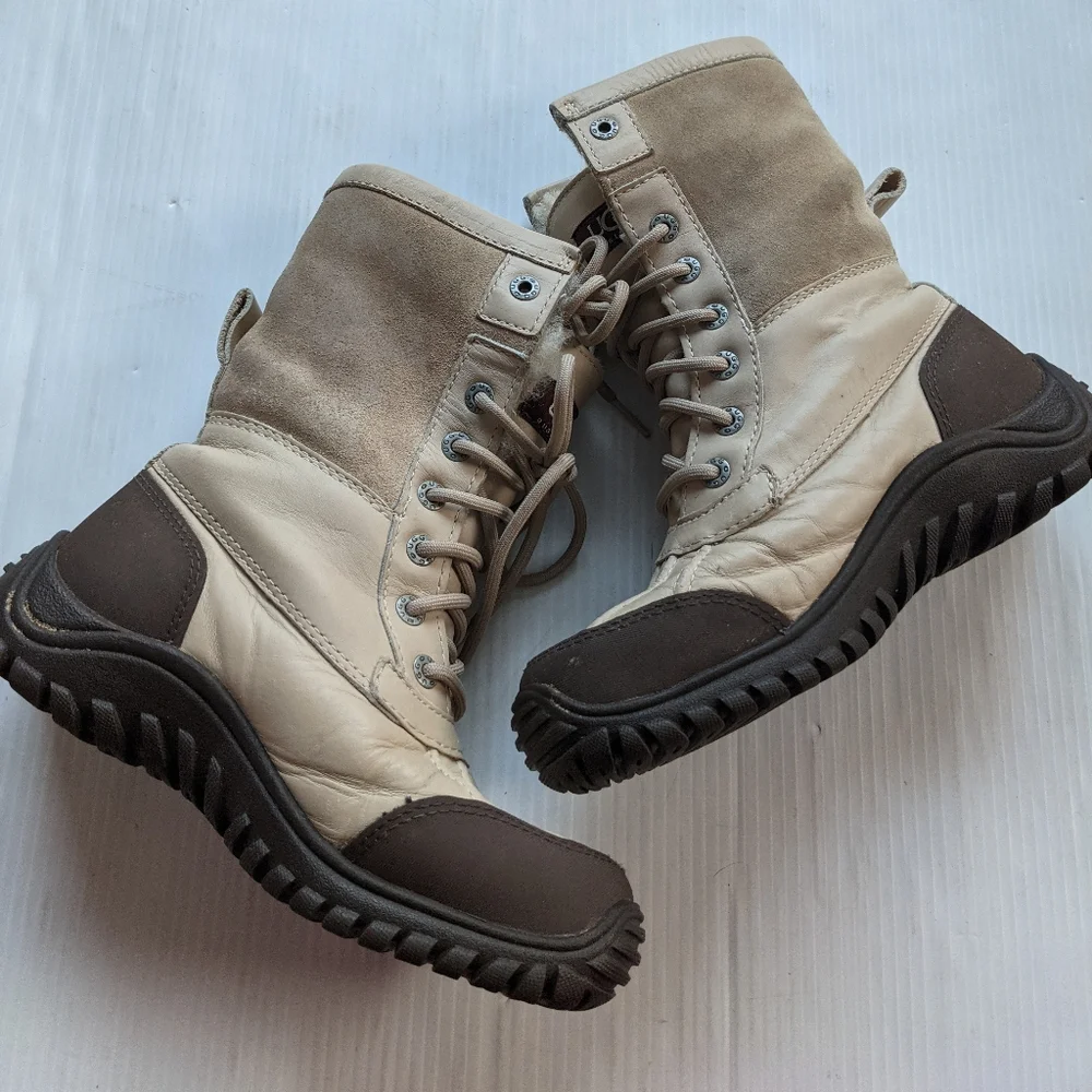 UGG Adirondack tan fur lined lace-up boots